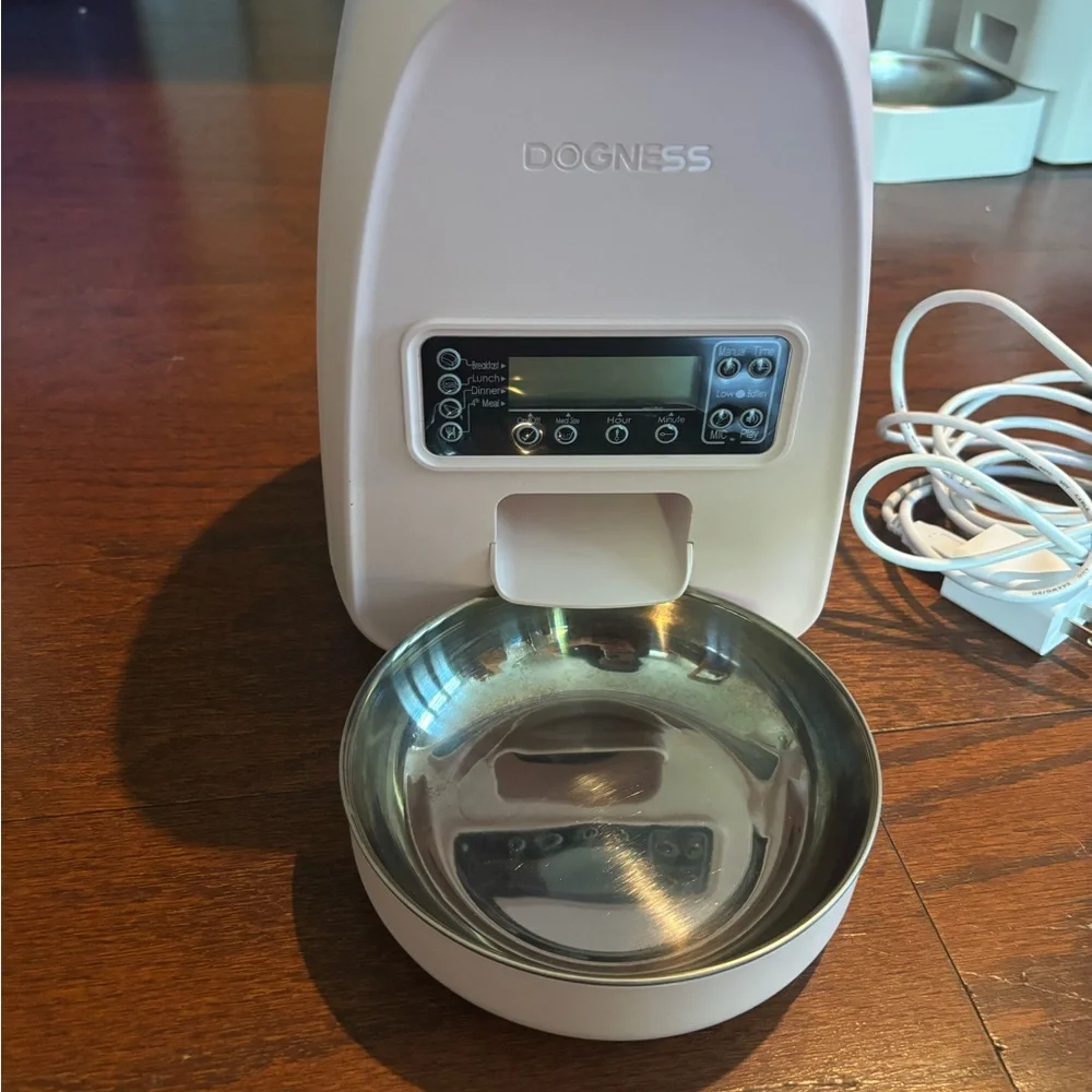 Dogness Pink Automatic Pet Feeder 2L (Cats, Small Dogs) - Picture 2 of 4